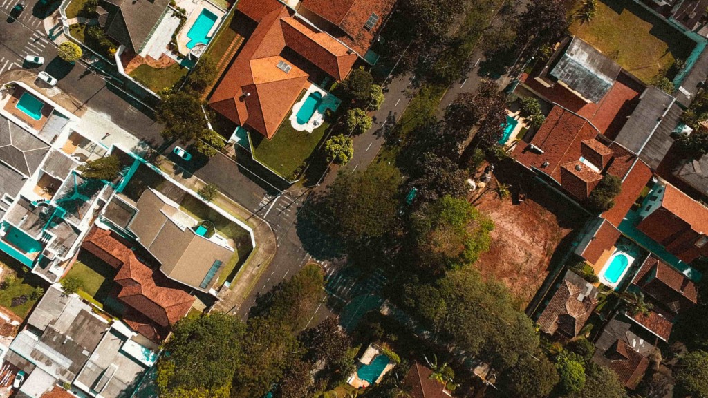Lendi Pool and houses